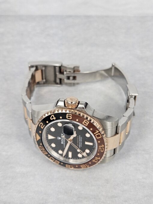 ROLEX GMT MASTER II STEEL/GOLD 126711CHMR - Image 4