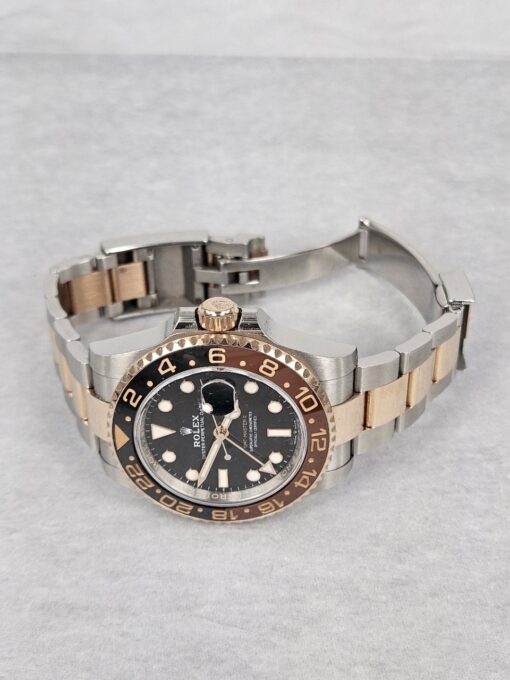 ROLEX GMT MASTER II STEEL/GOLD 126711CHMR - Image 5