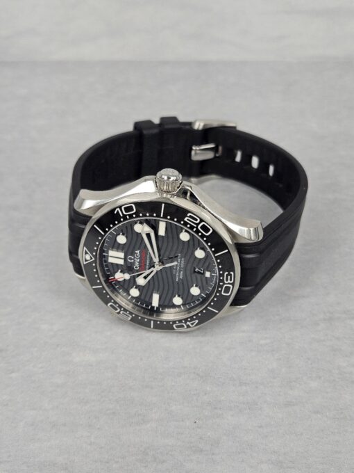 Omega Seamaster Diver 300 M BLACK DIAL  210.32.42.20.01.001 - Image 4
