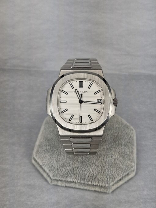 Patek Philippe Nautilus STAINLESS STEEL WHITE DIAL 5711/1A