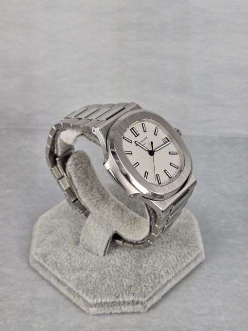 Patek Philippe Nautilus STAINLESS STEEL WHITE DIAL 5711/1A - Image 2