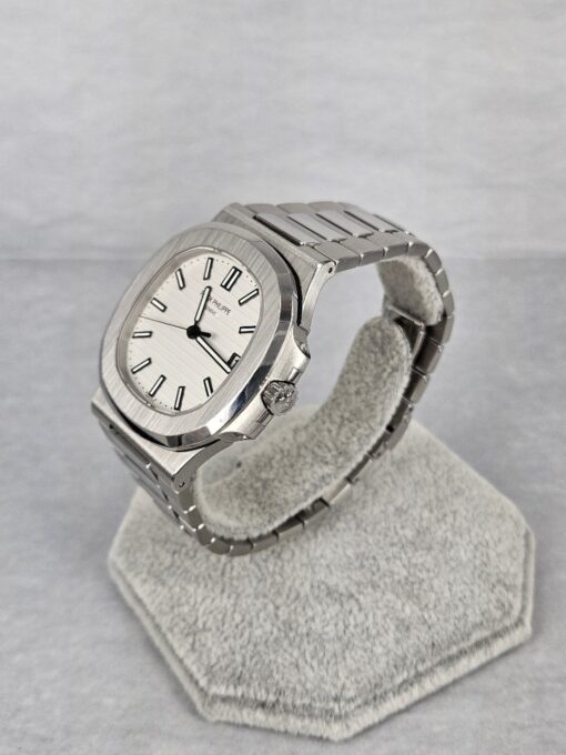 Patek Philippe Nautilus STAINLESS STEEL WHITE DIAL 5711/1A - Image 3