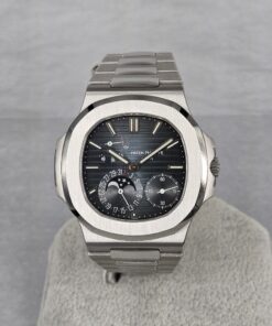 Patek Philippe Nautilus STAINLESS STEEL LIKE NEW 5712/1A-001