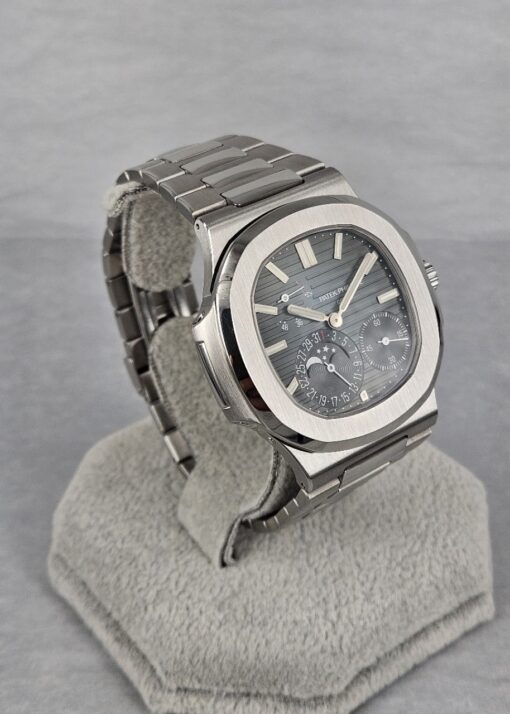 Patek Philippe Nautilus STAINLESS STEEL LIKE NEW 5712/1A-001 - Image 2