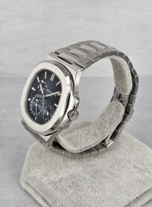 Patek Philippe Nautilus STAINLESS STEEL LIKE NEW 5712/1A-001 - Image 3