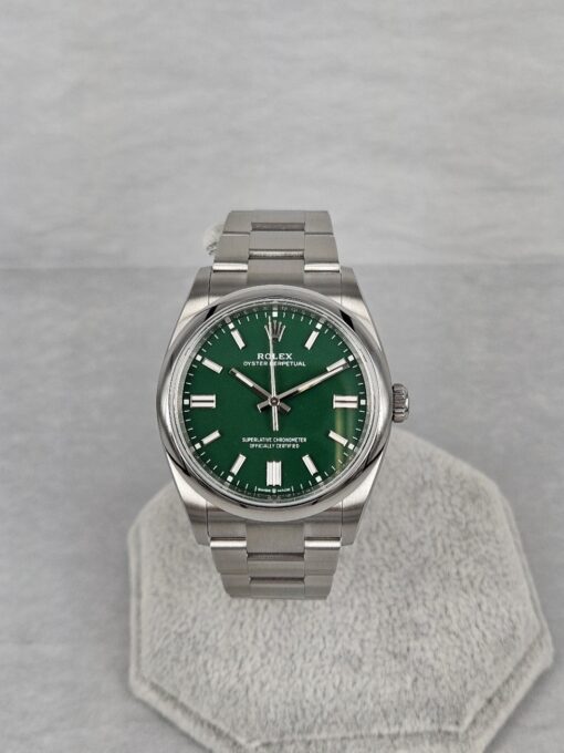 ROLEX OYSTER PERPETUAL 36 MM GREEN DIAL 126000