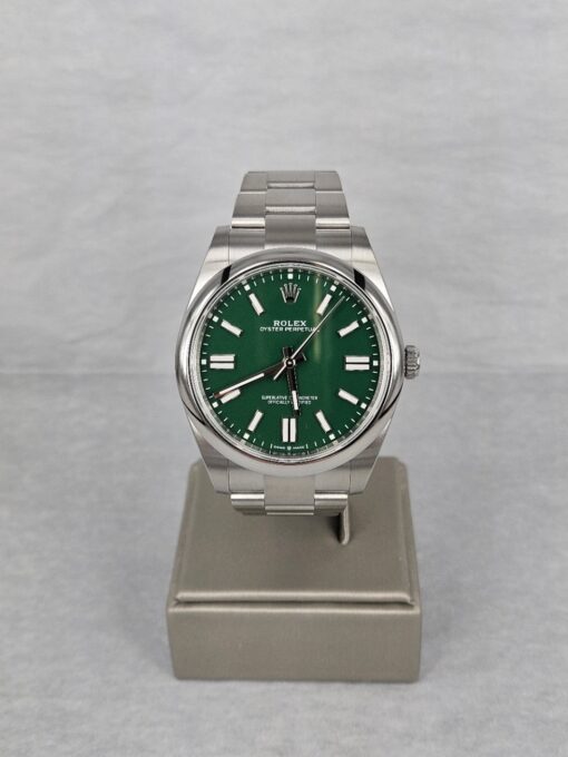 ROLEX OYSTER PERPETUAL GREEN DIAL 41 MM  124300 - Image 2