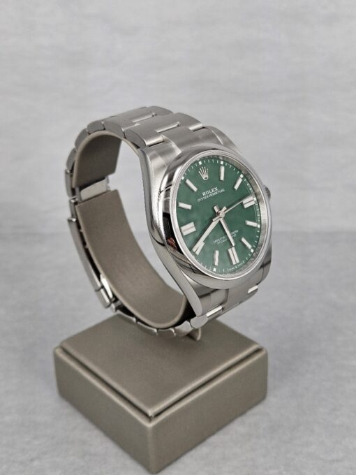 ROLEX OYSTER PERPETUAL GREEN DIAL 41 MM  124300 - Image 3
