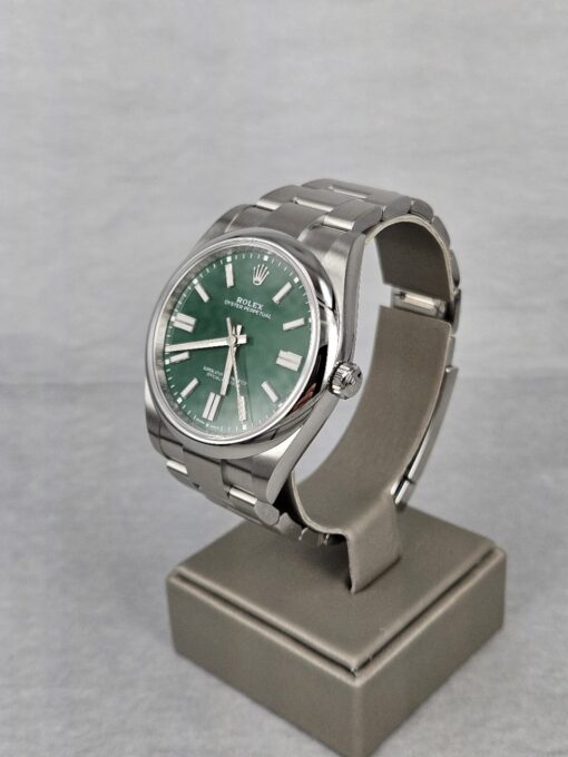 ROLEX OYSTER PERPETUAL GREEN DIAL 41 MM  124300 - Image 4