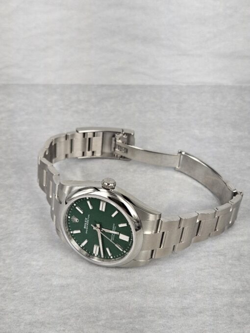 ROLEX OYSTER PERPETUAL GREEN DIAL 41 MM  124300 - Image 8