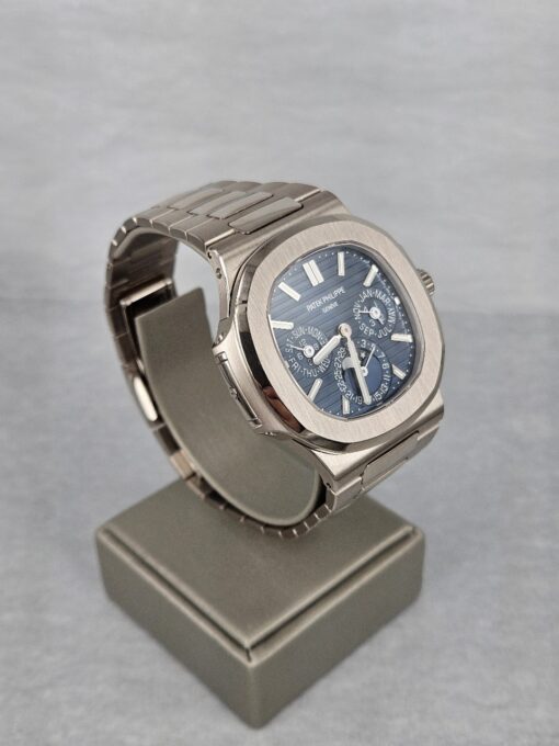 PATEK PHILIPPE NAUTILUS PERPETUAL CALENDAR WHITE GOLD BLUE DIAL 5740/1G-001 - immagine 3